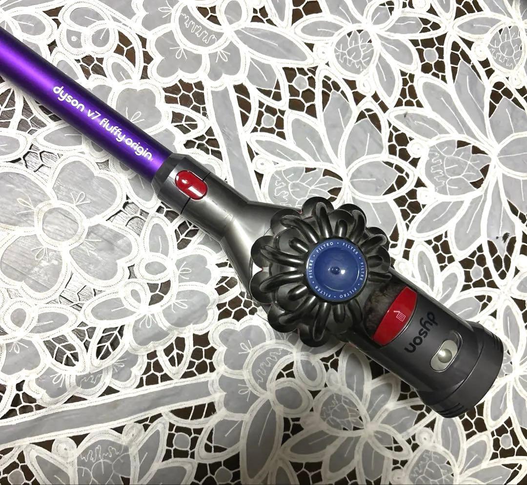 ダイソンv8 コードレススティッククリーナー 本体+新品付属品