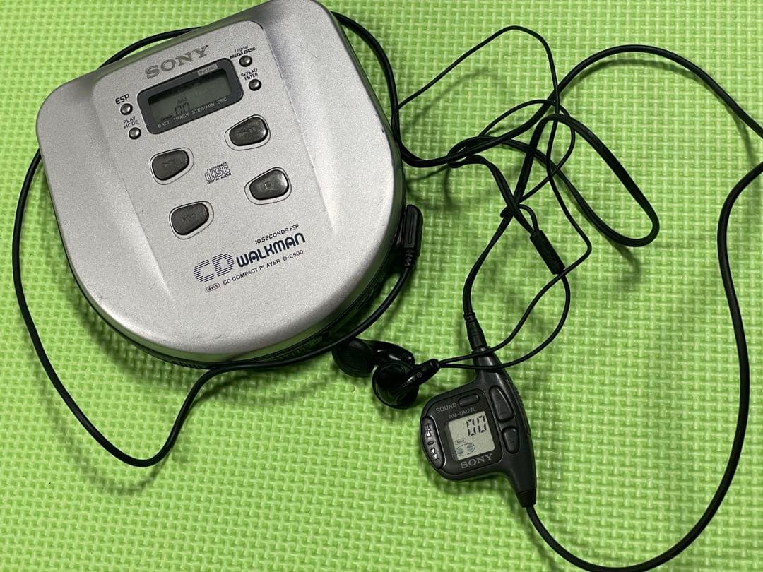 CD ウォークマン　音楽　流れる　SONY