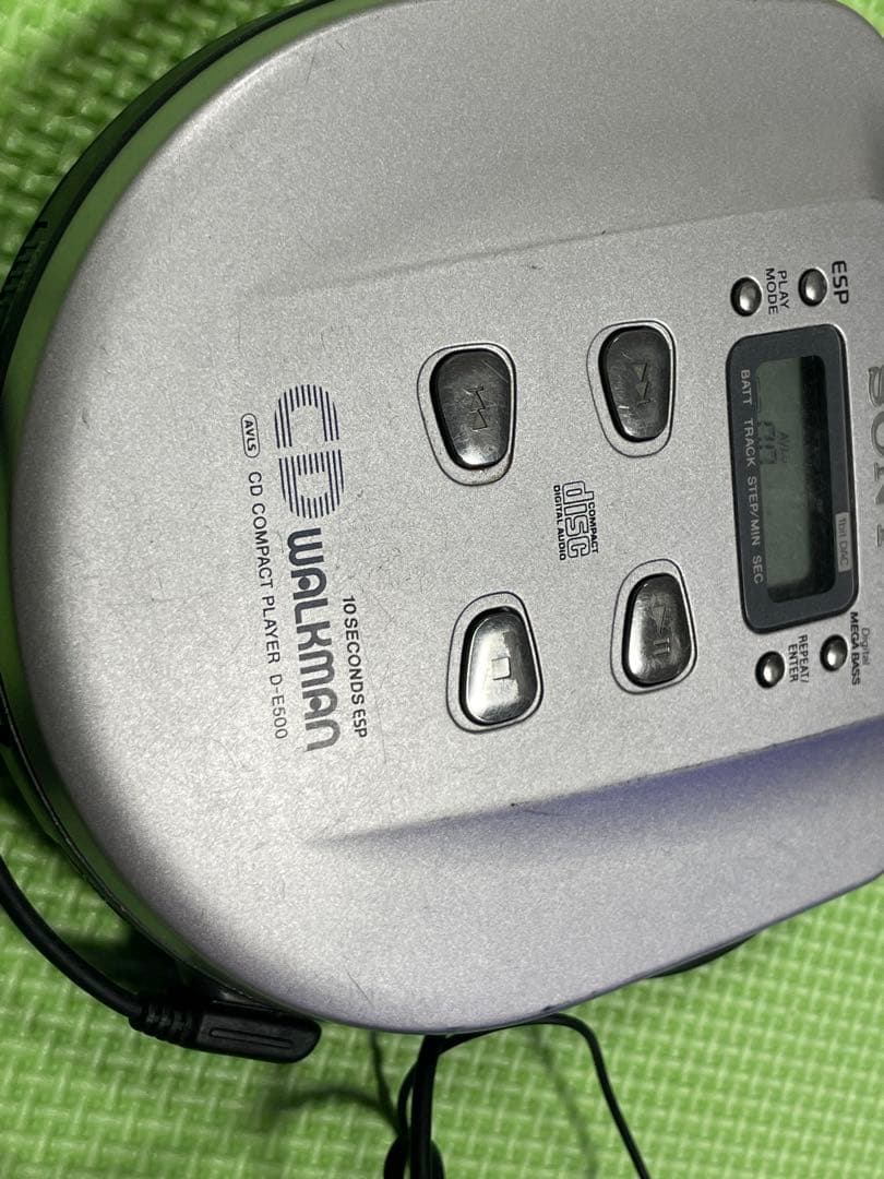 CD ウォークマン　音楽　流れる　SONY