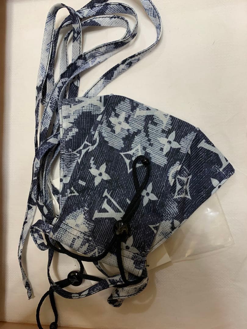 LOUIS VUITTON モノグラムマスク。未使用品です。オシャレ。