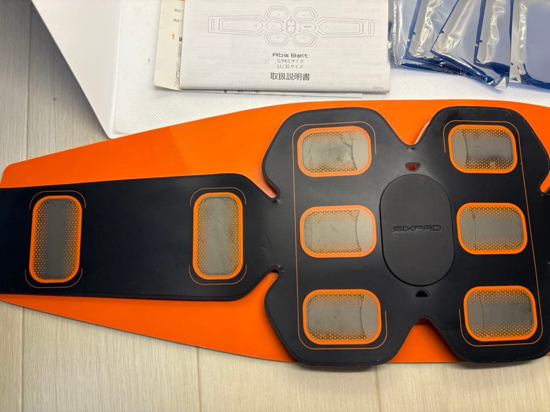 【お盆限定セール】【美品】新品パッド付　シックスパッド　アブズベルト　S/M/L