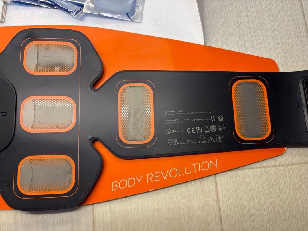 【お盆限定セール】【美品】新品パッド付　シックスパッド　アブズベルト　S/M/L