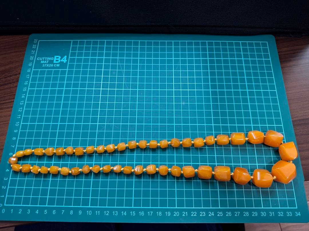 出品終了‼️ソビエト　アンティーク　琥珀ロイヤルアンバー　ロングネックレス　現状