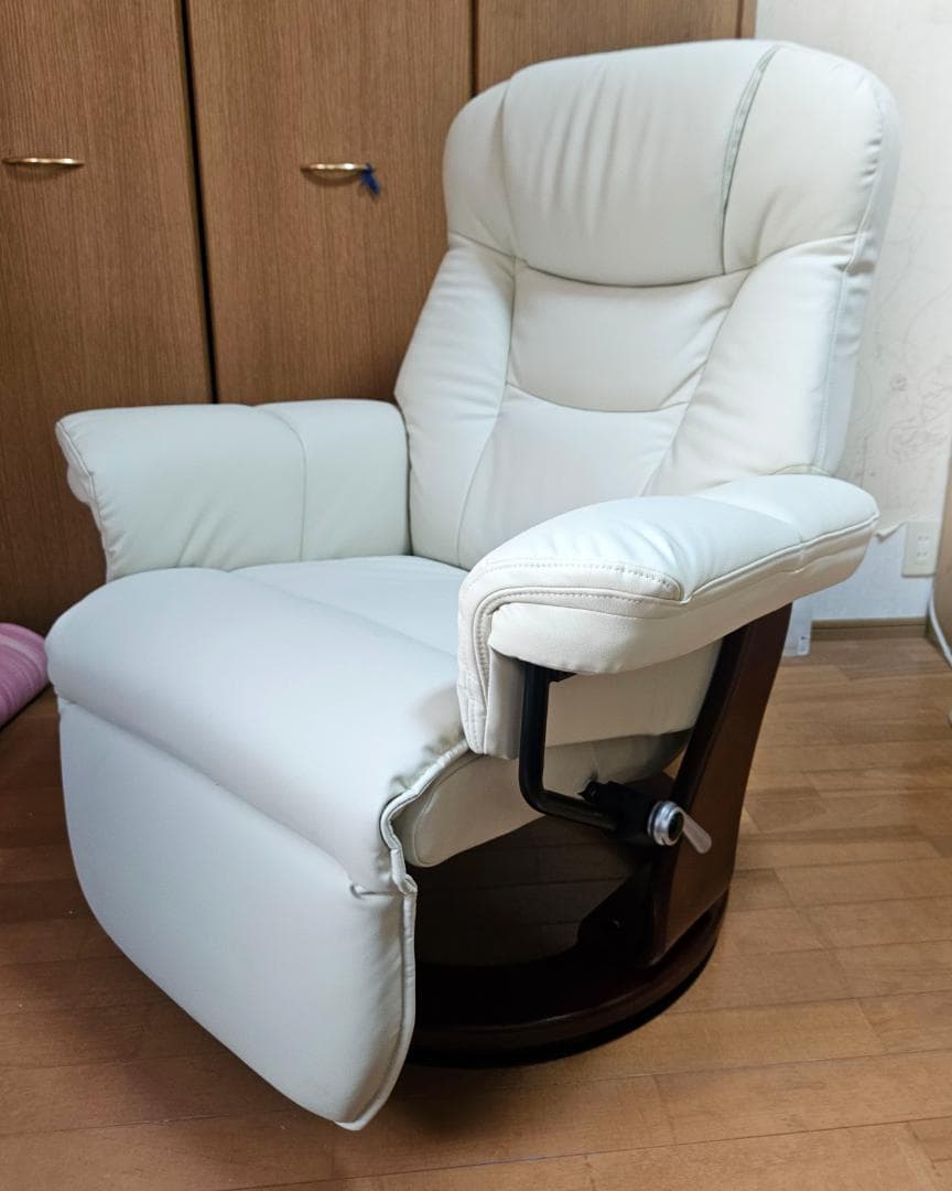 ★中古美品★＜タマリビング　ニース＞リクライニングソファチェア