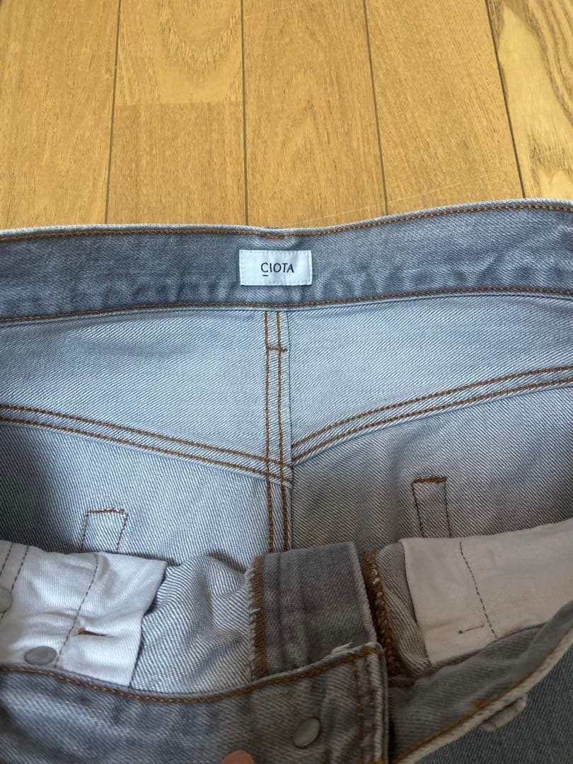 こたん　シオタ ワイドテーパードデニム 30インチ ライトグレー