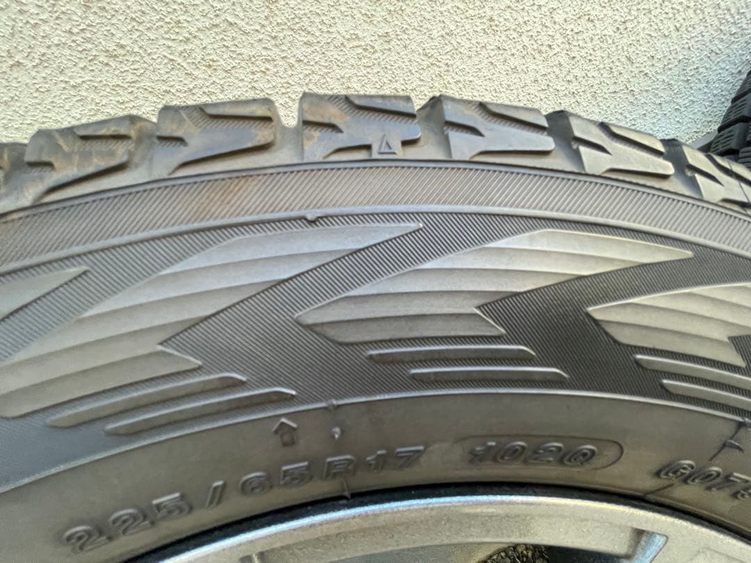 美品YOKOHAMA ice GUARD SUV G075 225/65R17