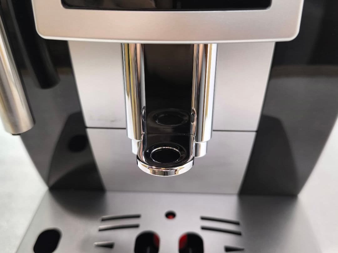 デロンギ　マグニフィカS コンパクト全自動コーヒーマシン　ECAM23210B