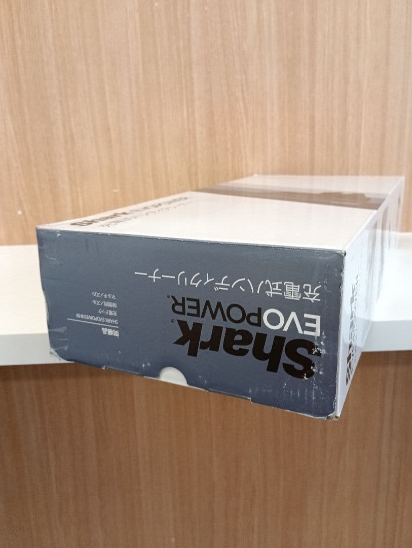 ①SHARK充電式ハンディクリーナー未使用ですが箱にダメージ有り