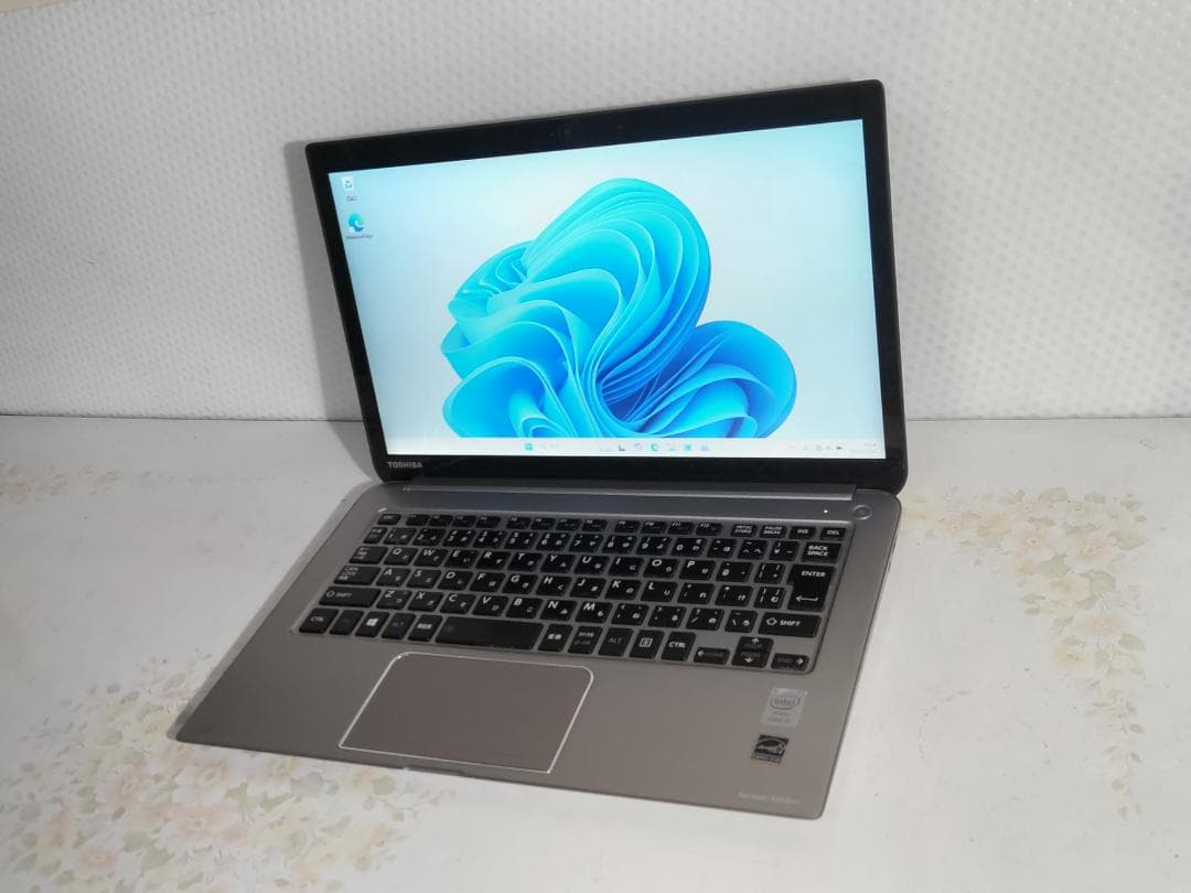 美品！！東芝 dynabook 8GB SSD 128GB Win11★F5