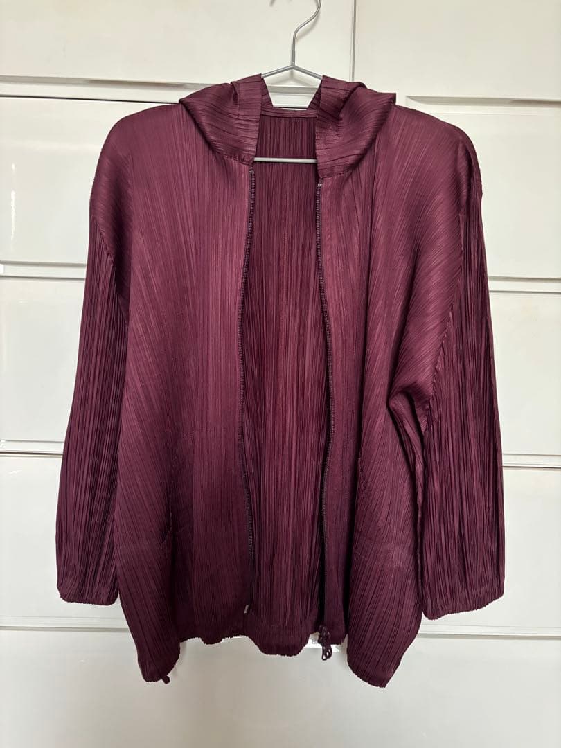 期間限定お値下げ✴︎プリーツプリーズ　バーガンディ フード付きパーカー