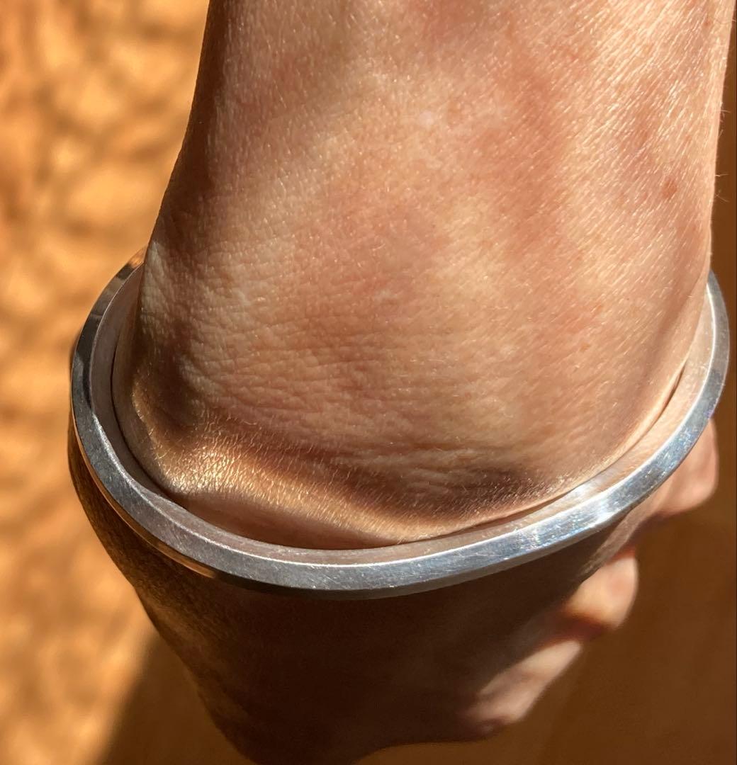 silver950の6角形バングルサティーヌ仕上げ