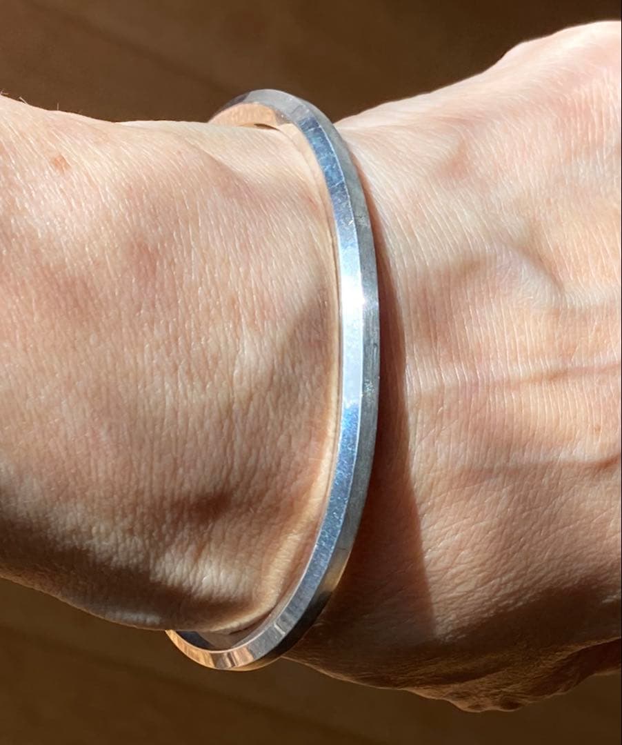 silver950の6角形バングルサティーヌ仕上げ