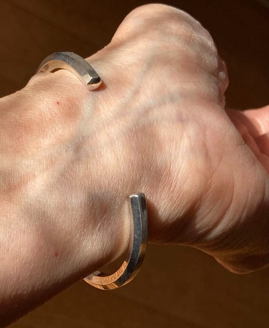 silver950の6角形バングルサティーヌ仕上げ