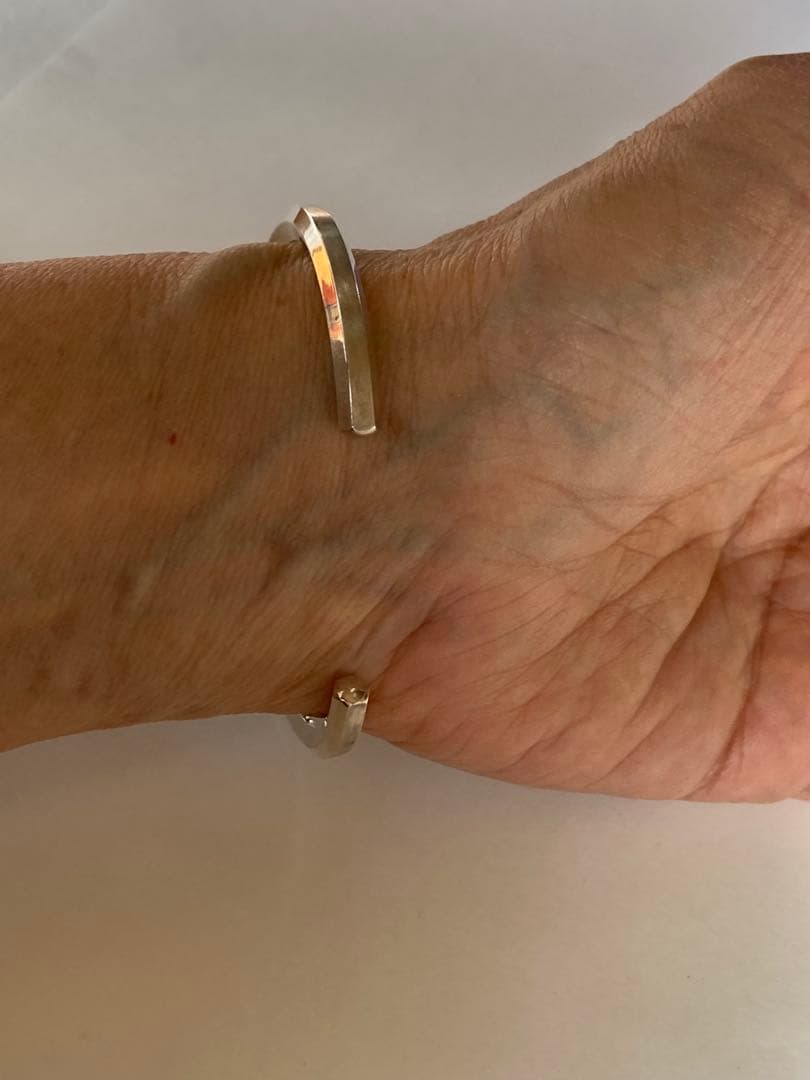 silver950の6角形バングルサティーヌ仕上げ