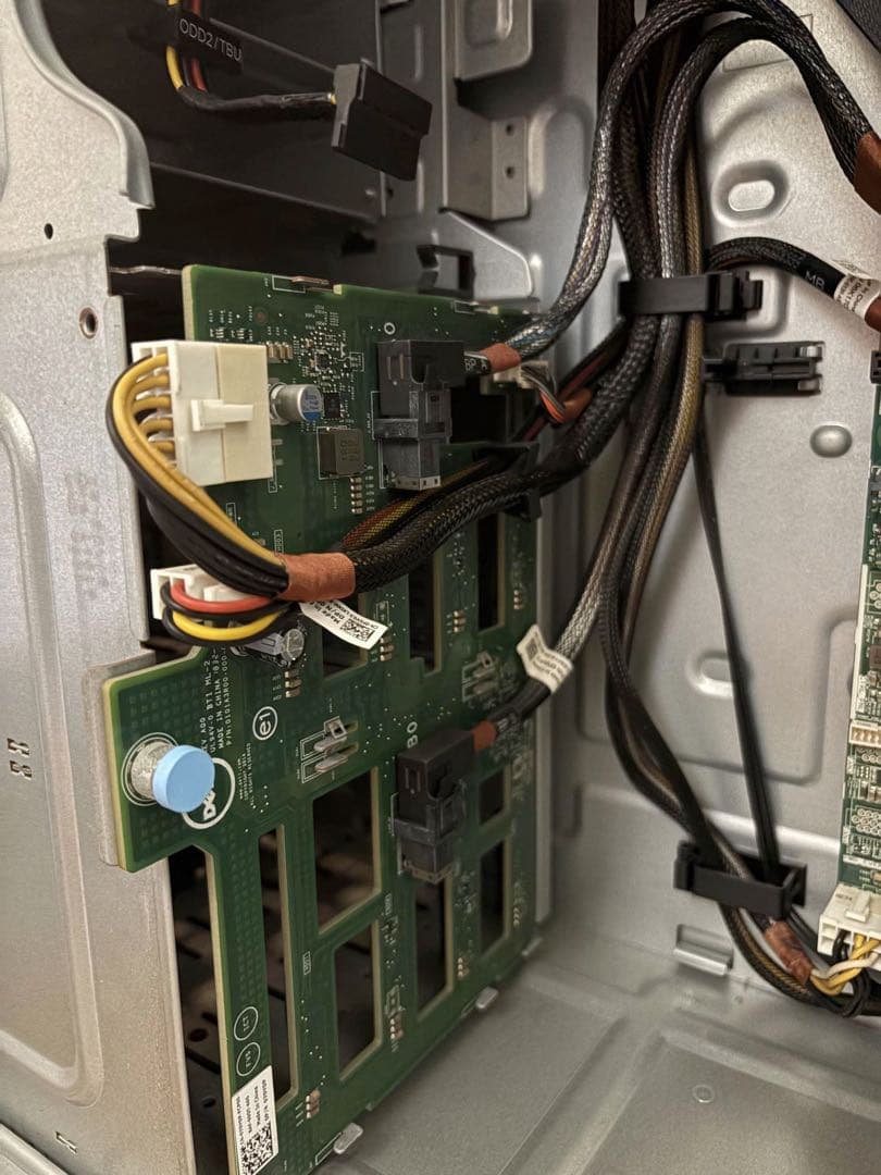 値下げ中 DELL PowerEdge T330 サーバーPC 8ベイストレージ