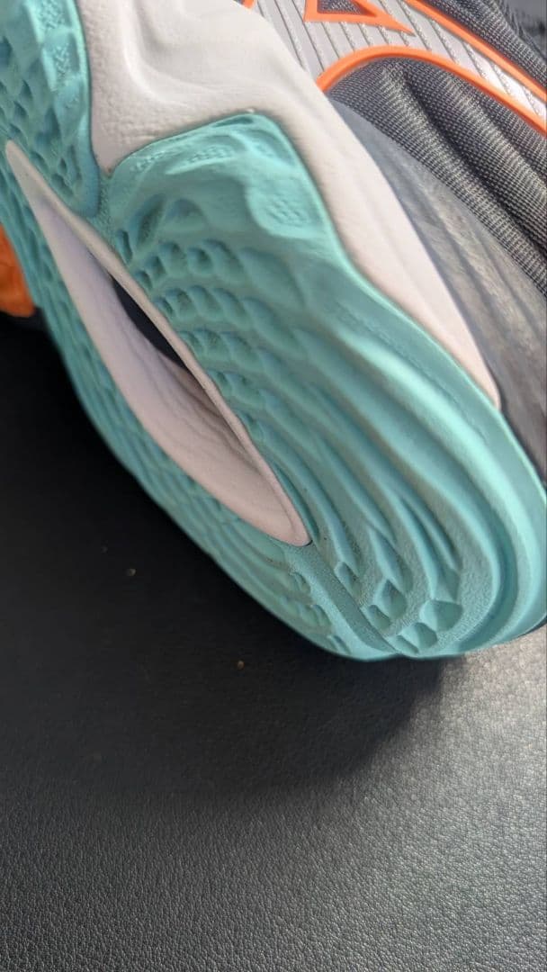 Mizuno Wave Momentum バレーボールシューズ　24.5cm