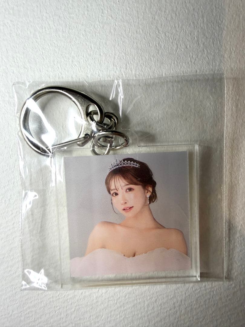三上悠亜 アクリルキーホルダー