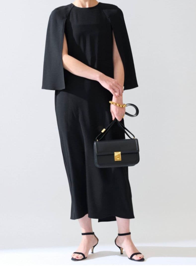 VERMEILpa ienaバックサテンケープ風ワンピース　ネイビー