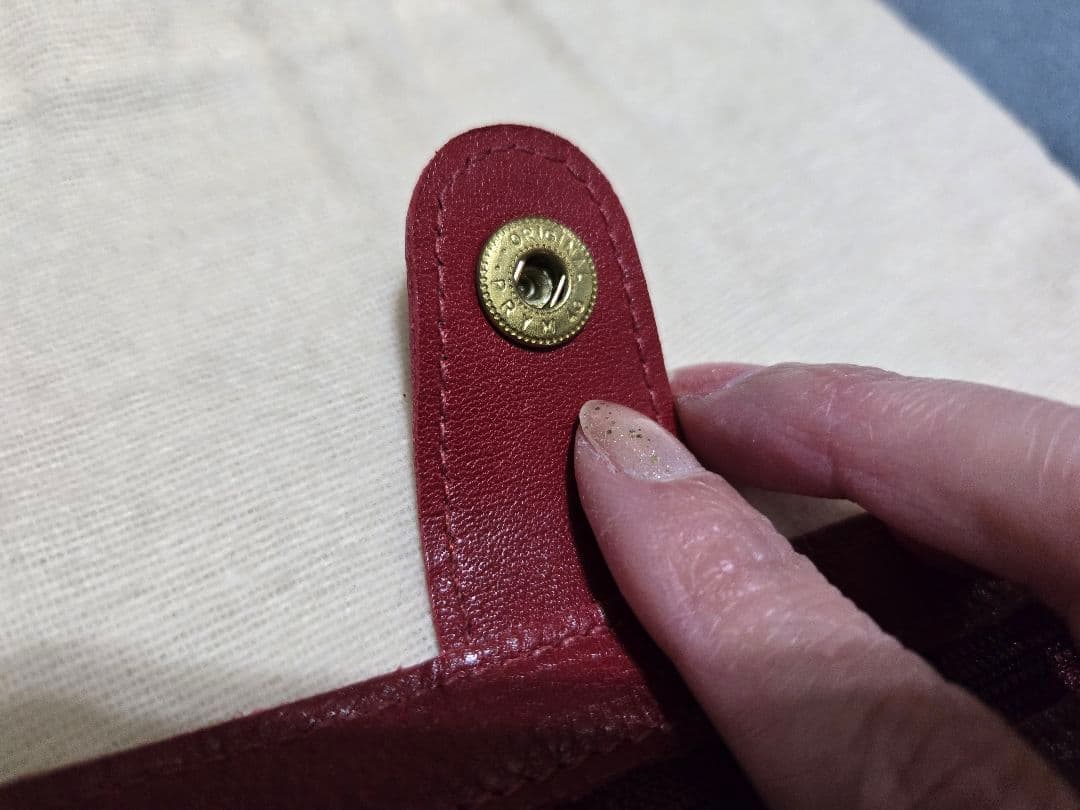 pom.pom❇️IL BISONTE 赤 レザー 長財布