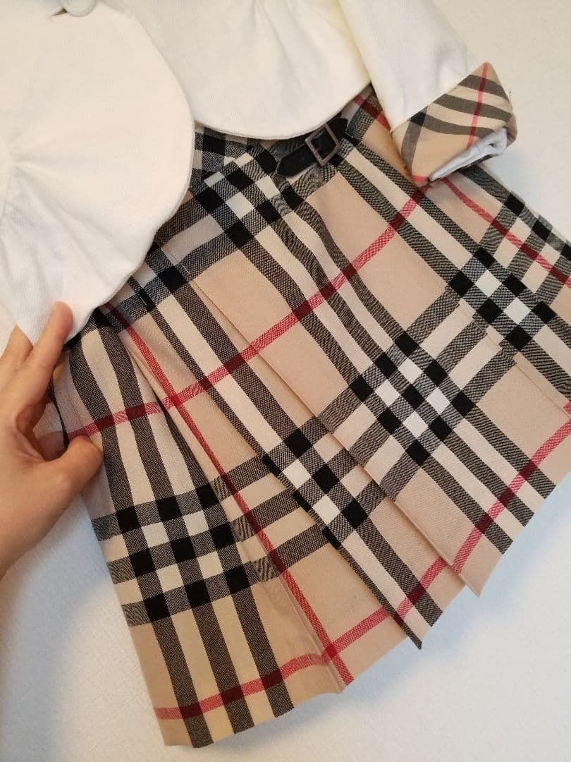 バーバリーキッズフォーマル 未使用近 美品 ベージュ リボンタイ 新品ソックス付