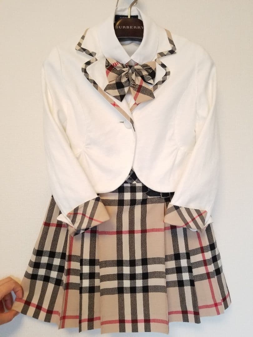 バーバリーキッズフォーマル 未使用近 美品 ベージュ リボンタイ 新品ソックス付