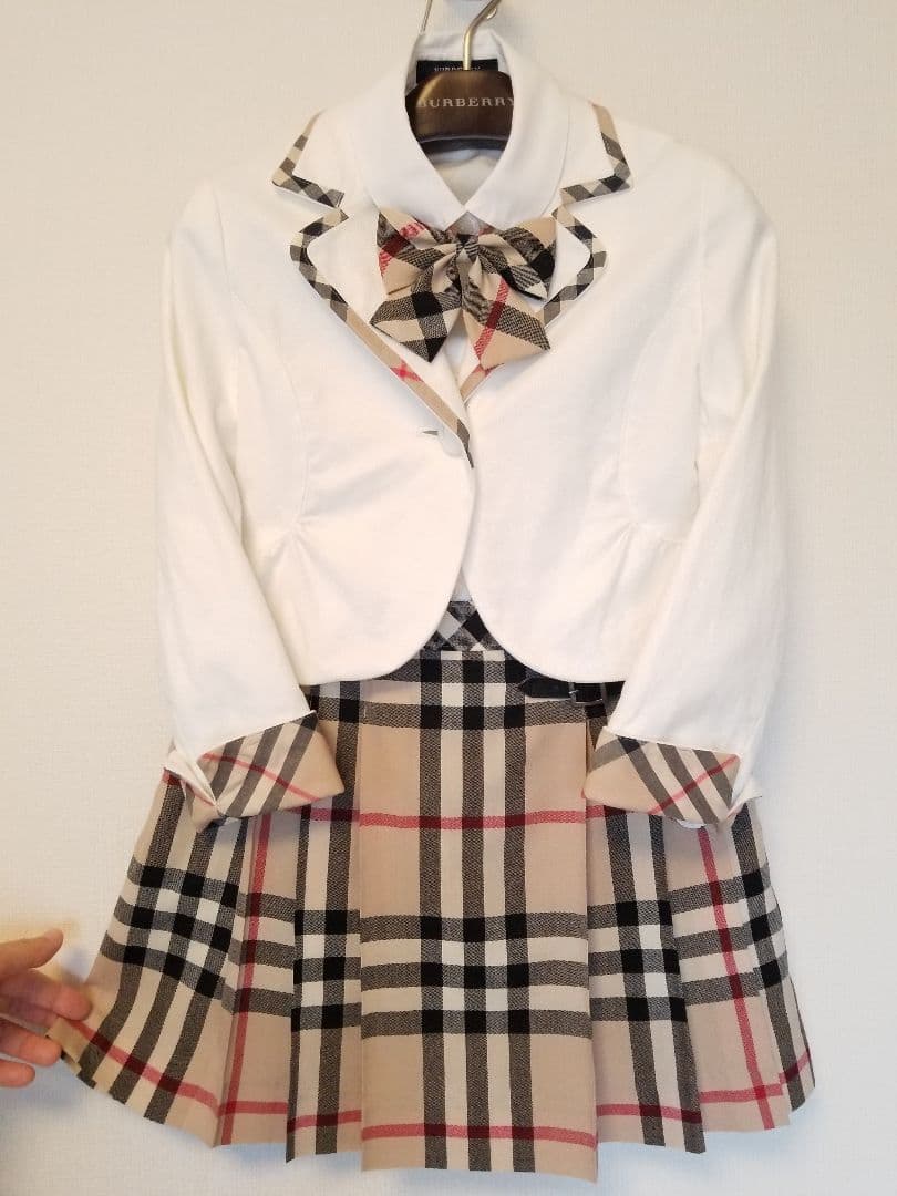 バーバリーキッズフォーマル 未使用近 美品 ベージュ リボンタイ 新品ソックス付