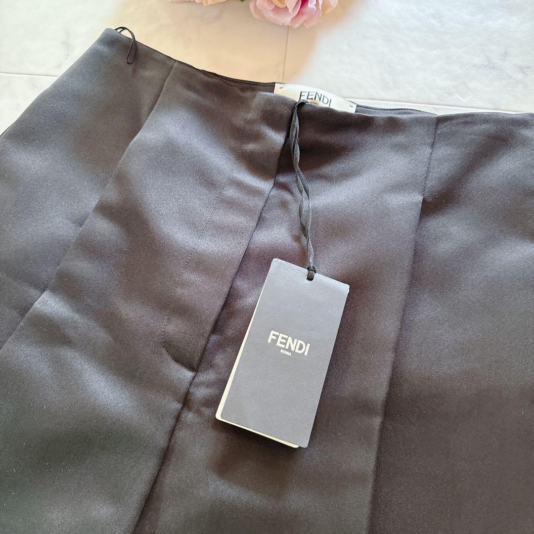 未使用タグ付き★21年モデル★FENDI シルク100% ショートパンツ 40