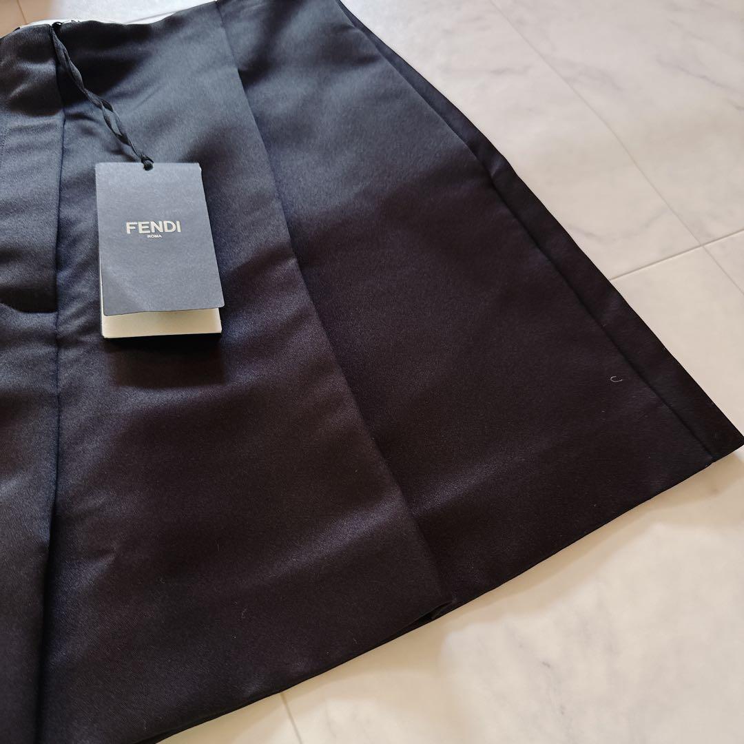 未使用タグ付き★21年モデル★FENDI シルク100% ショートパンツ 40