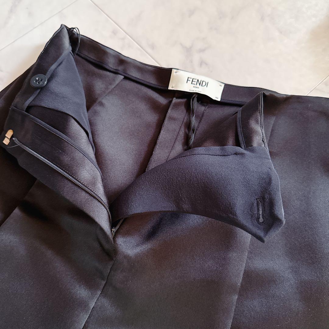 未使用タグ付き★21年モデル★FENDI シルク100% ショートパンツ 40