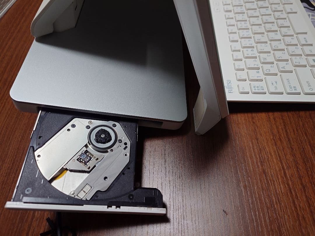 富士通 液晶一体型PC ホワイト