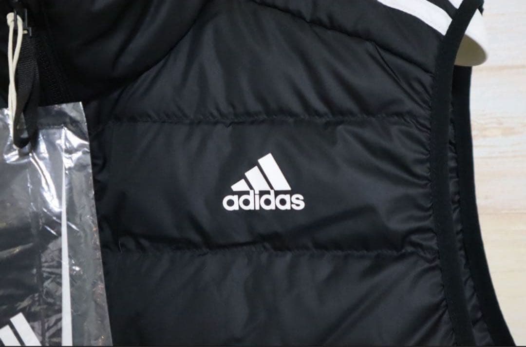 新品 XOサイズ adidasメンズ　エッセンシャルズ ダウンベスト 黒