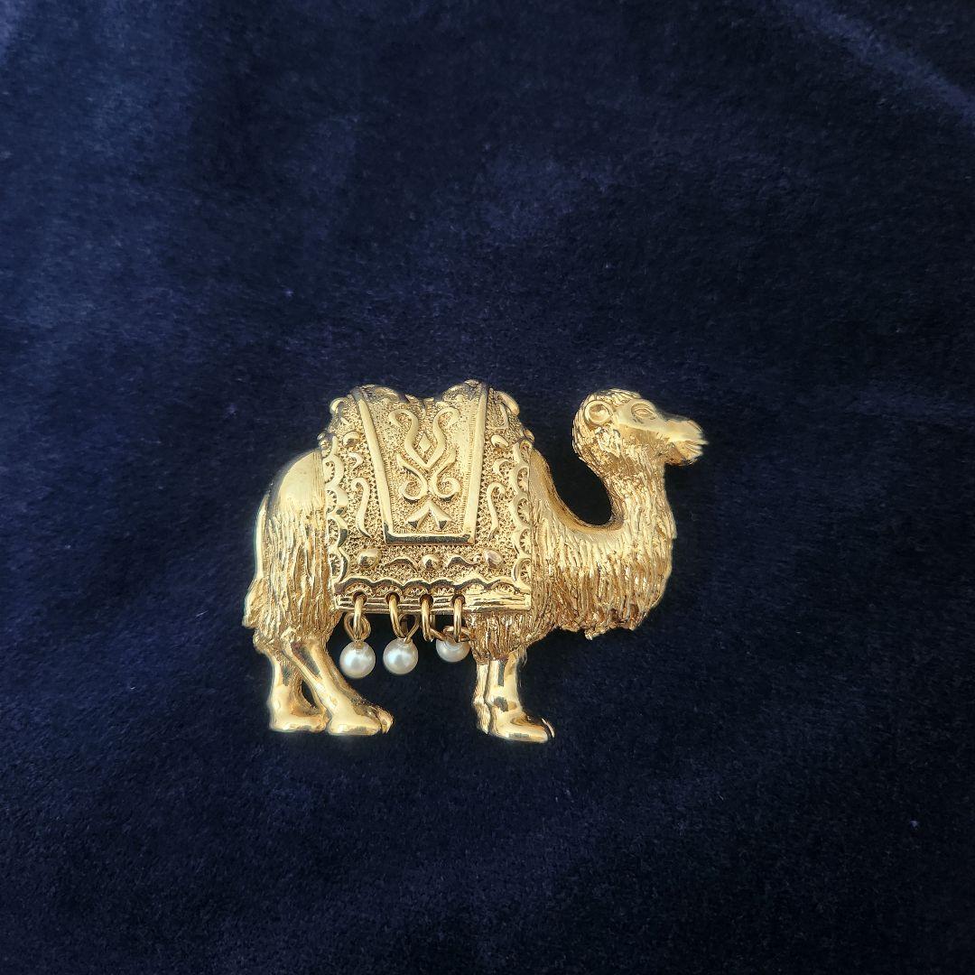 クリスチャンディオール　Christian Dior　ブローチ　ラクダ　アニマル