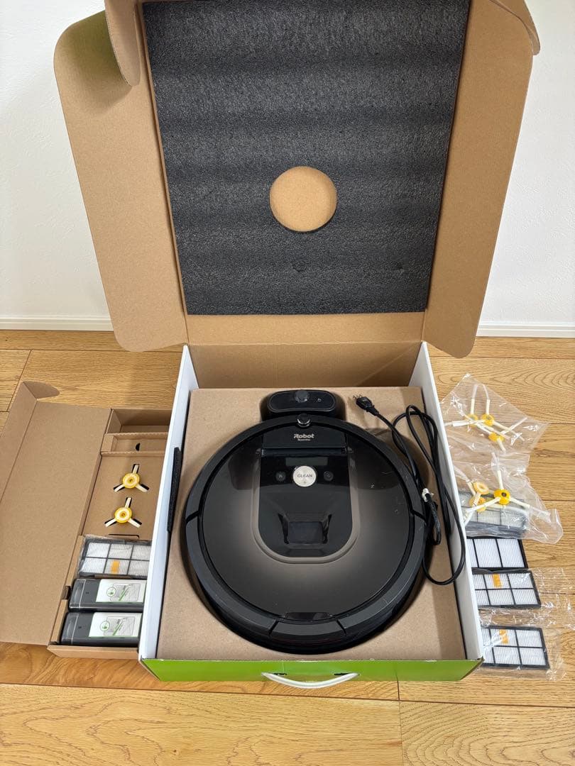 iRobot Roomba 980 本体と付属品