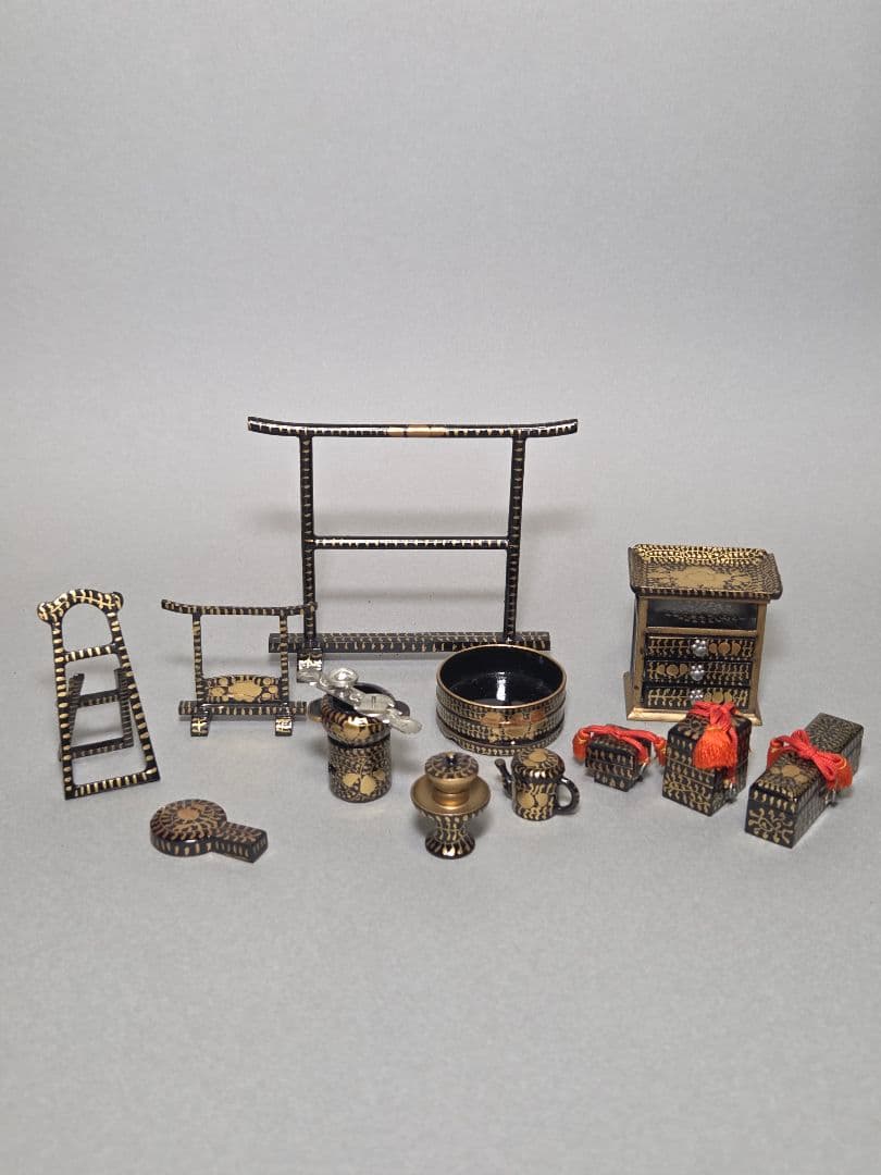 古い小さな小さな雛道具　化粧道具　十三揃