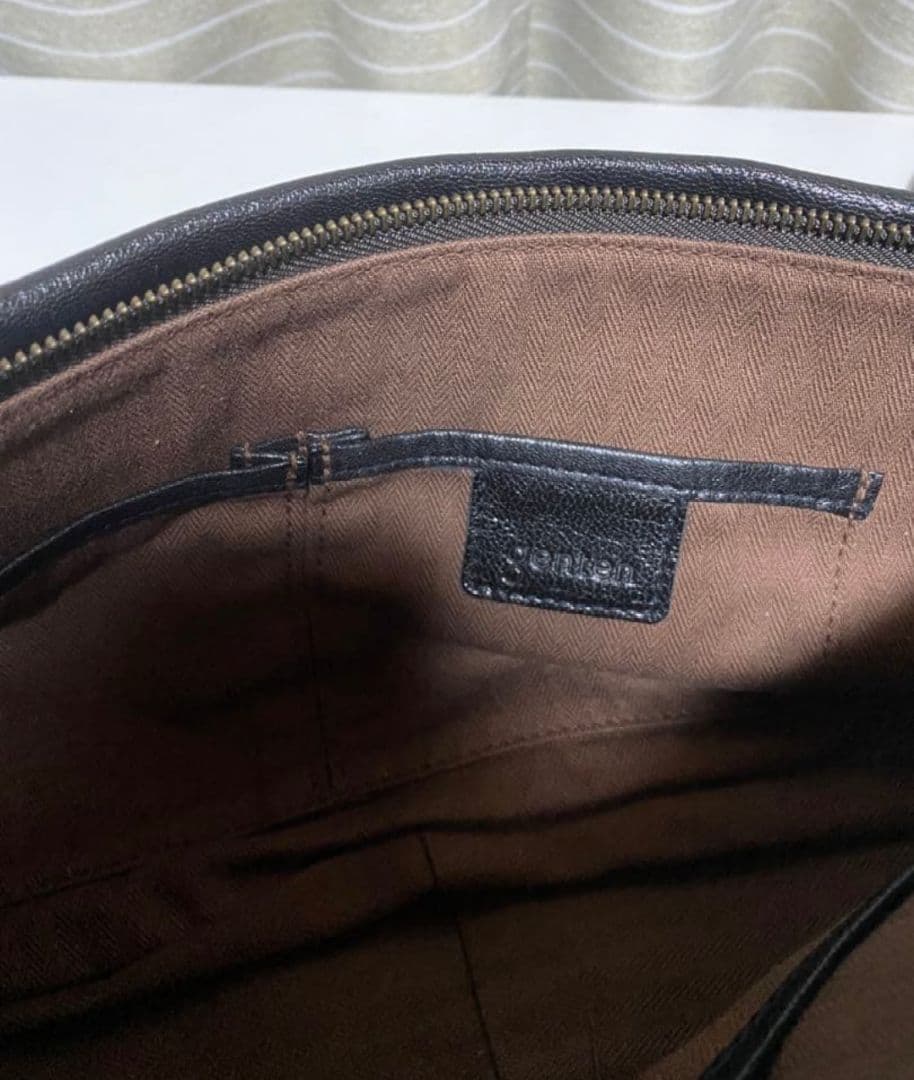 genten　黒いレザーハンドバッグ