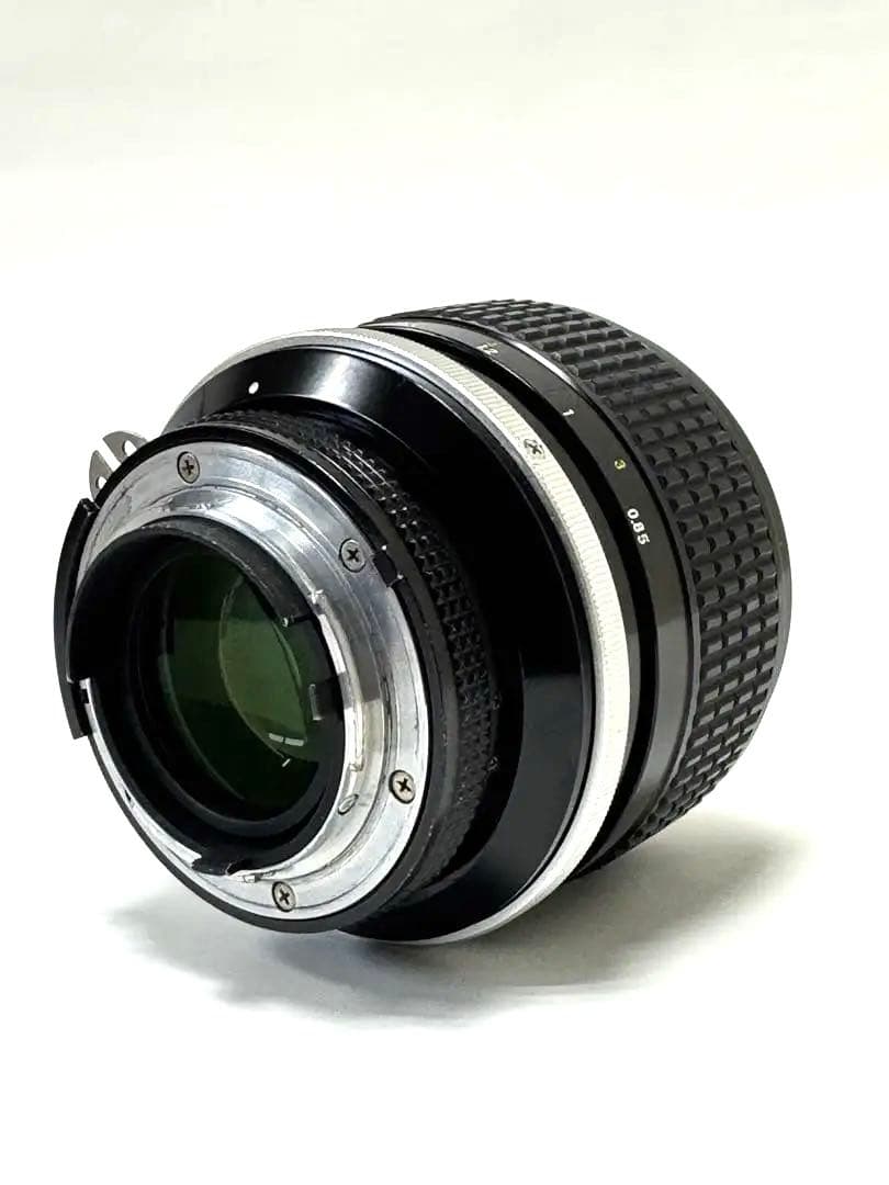 Nikon Ai-S Nikkor 85mm F1.4 フード付き