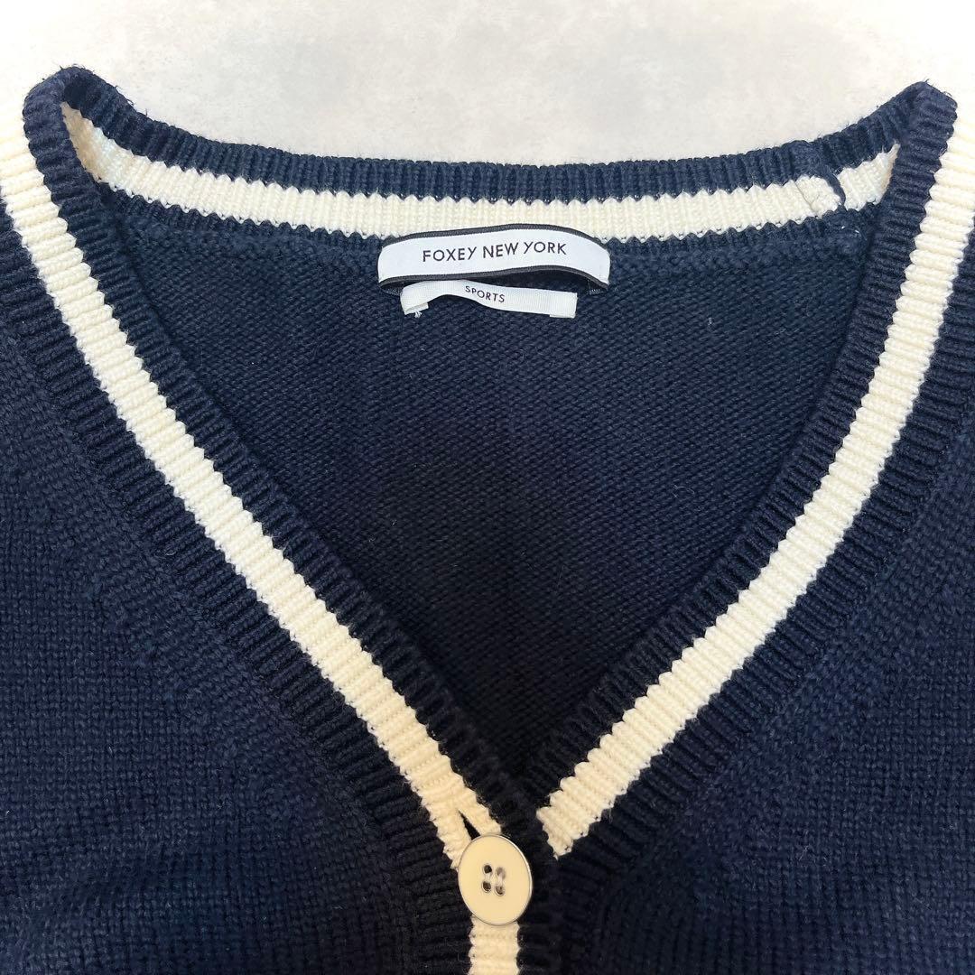美品◆フォクシー ロゴ入りニットカーディガン ショート丈◇ネイビー フリーサイズ