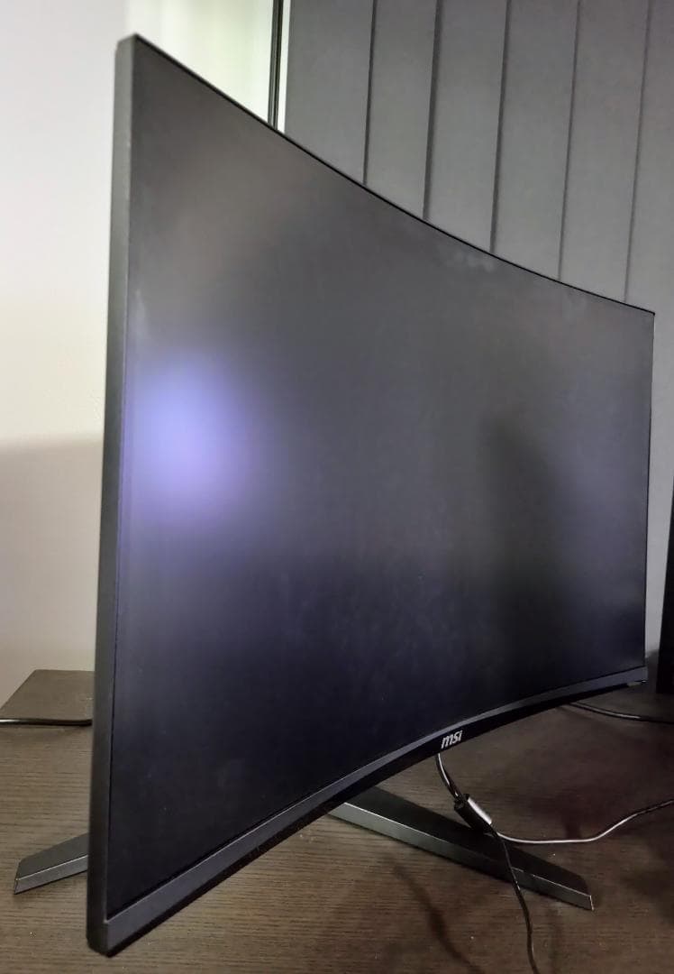 MSI 27インチ曲面フルHDディスプレイ