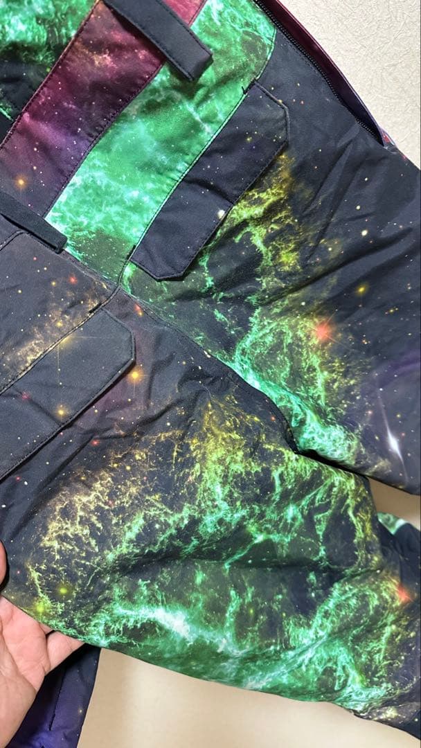 Burton 子ども用スノーボードウェア 上下セット 宇宙柄　M/140cm