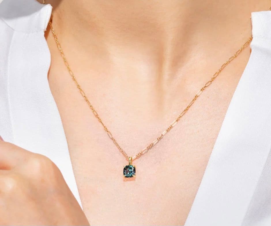 ■ビズー■アレキサンドライト■ペンダントトップ■K18YG■カラーチェンジします