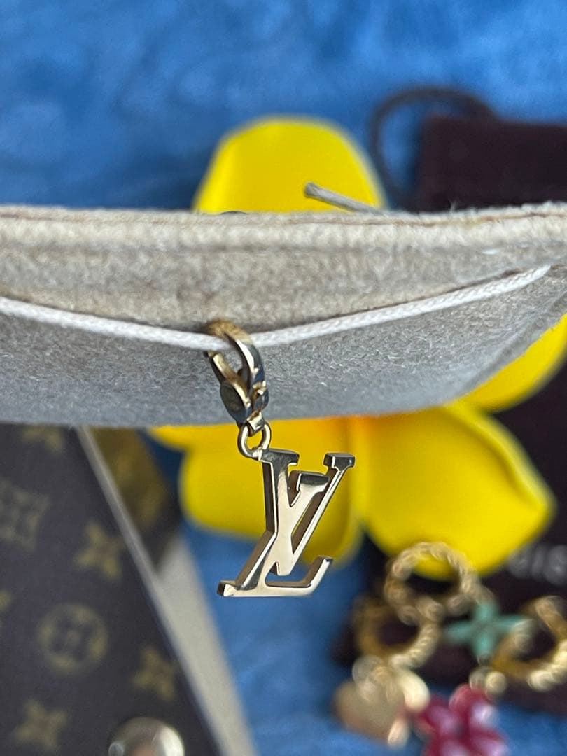 ⭐︎750⭐︎ K18 ⭐︎ルイビィトン⭐︎ チャーム　ゴールド⭐︎LV