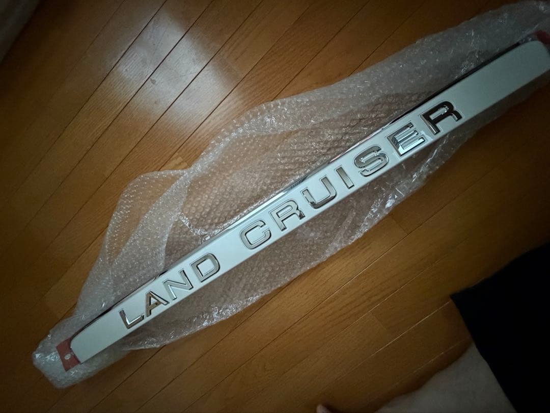 ランクル100後期　リアガーニッシュ純正品