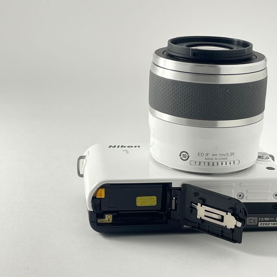 【極上美品・返品保証】Nikon1 J1ホワイト レンズキット