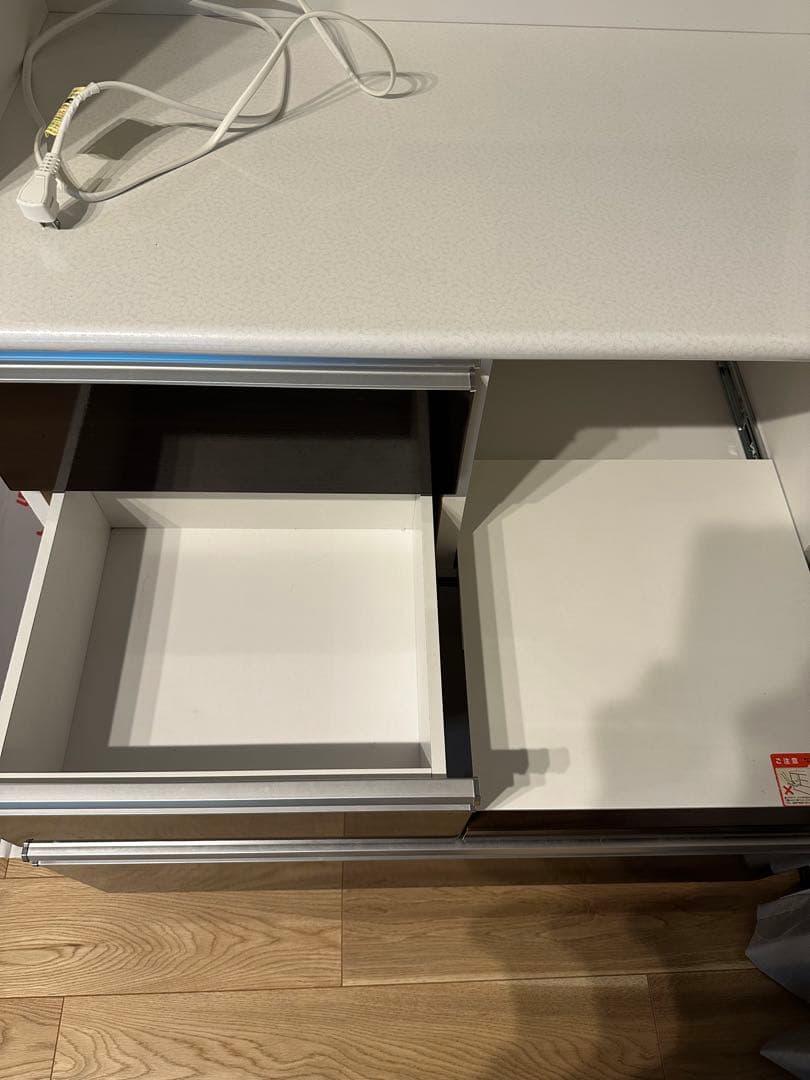 （⭐︎くうさん⭐︎専用）食器棚 ホワイト/ブラウン ガラス扉付き