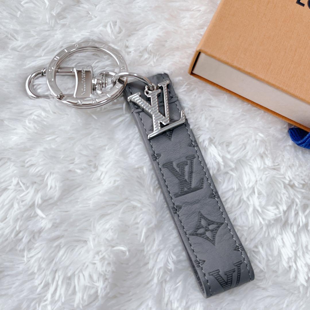 【美品　現行】ルイ・ヴィトン シャドウ キーホルダー ドラゴンヌ グレー