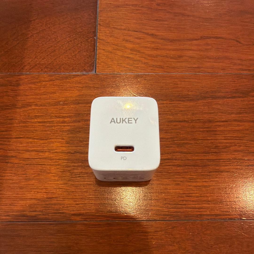 iPad (第8世代) Cellerモデル本体 充電器付き