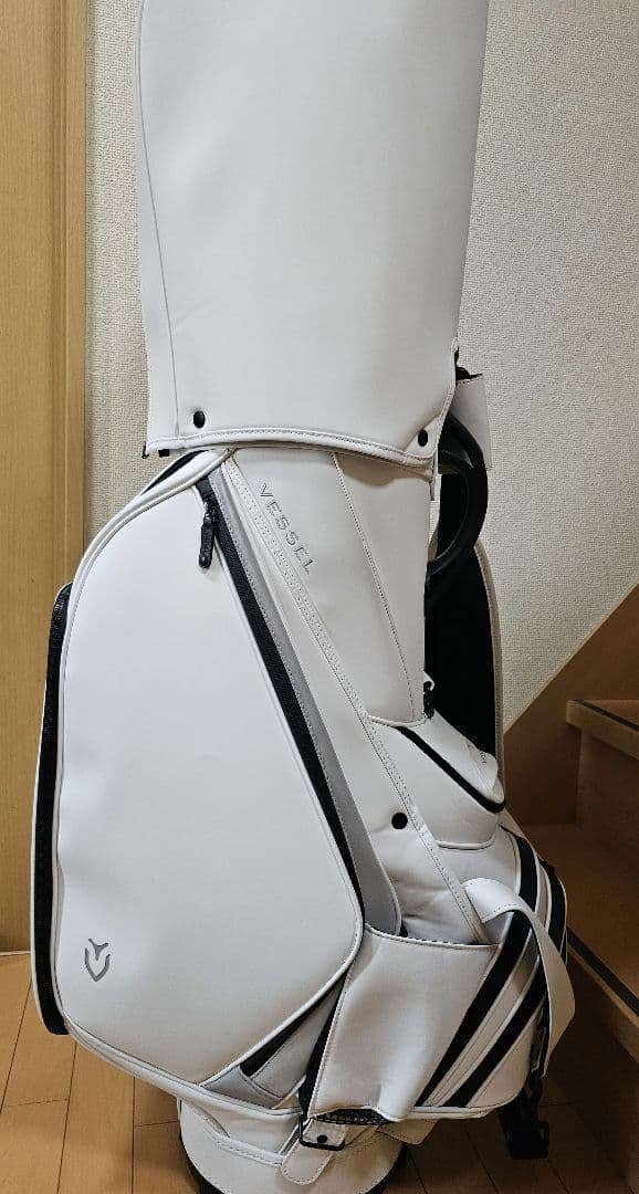 【美品】ベゼル　ホワイト キャディバッグ　 prime スタッフ　10インチ