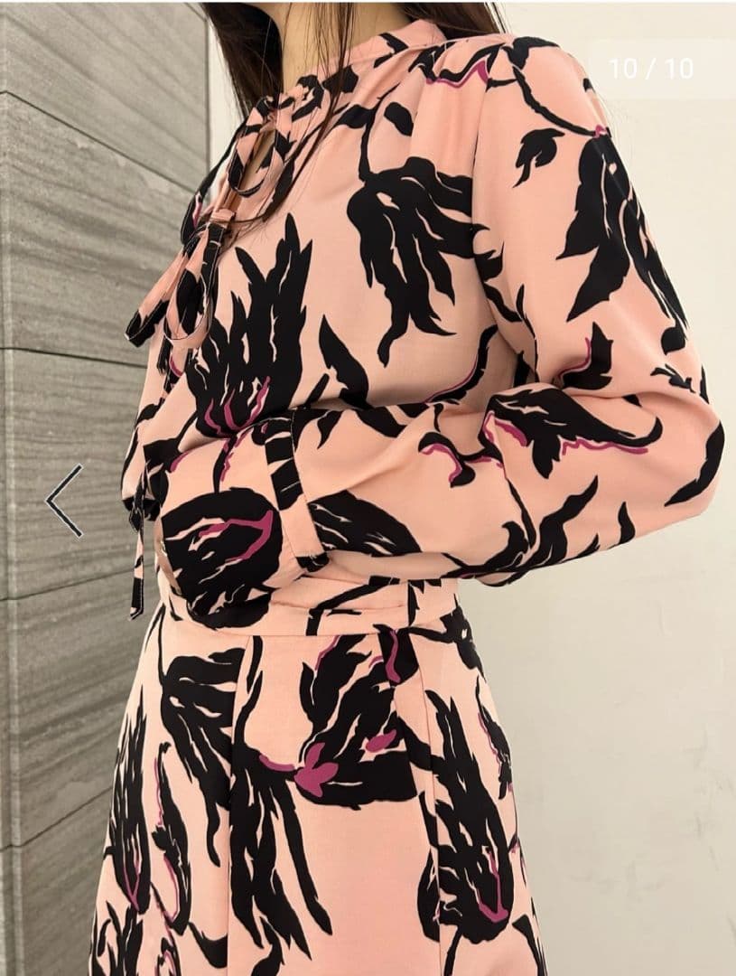 新品未使用ピンキーダイアンフラワープリントブラウス