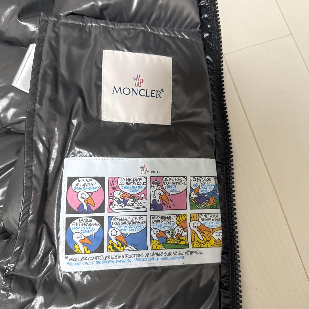 MONCLER ブラック ダウンベスト