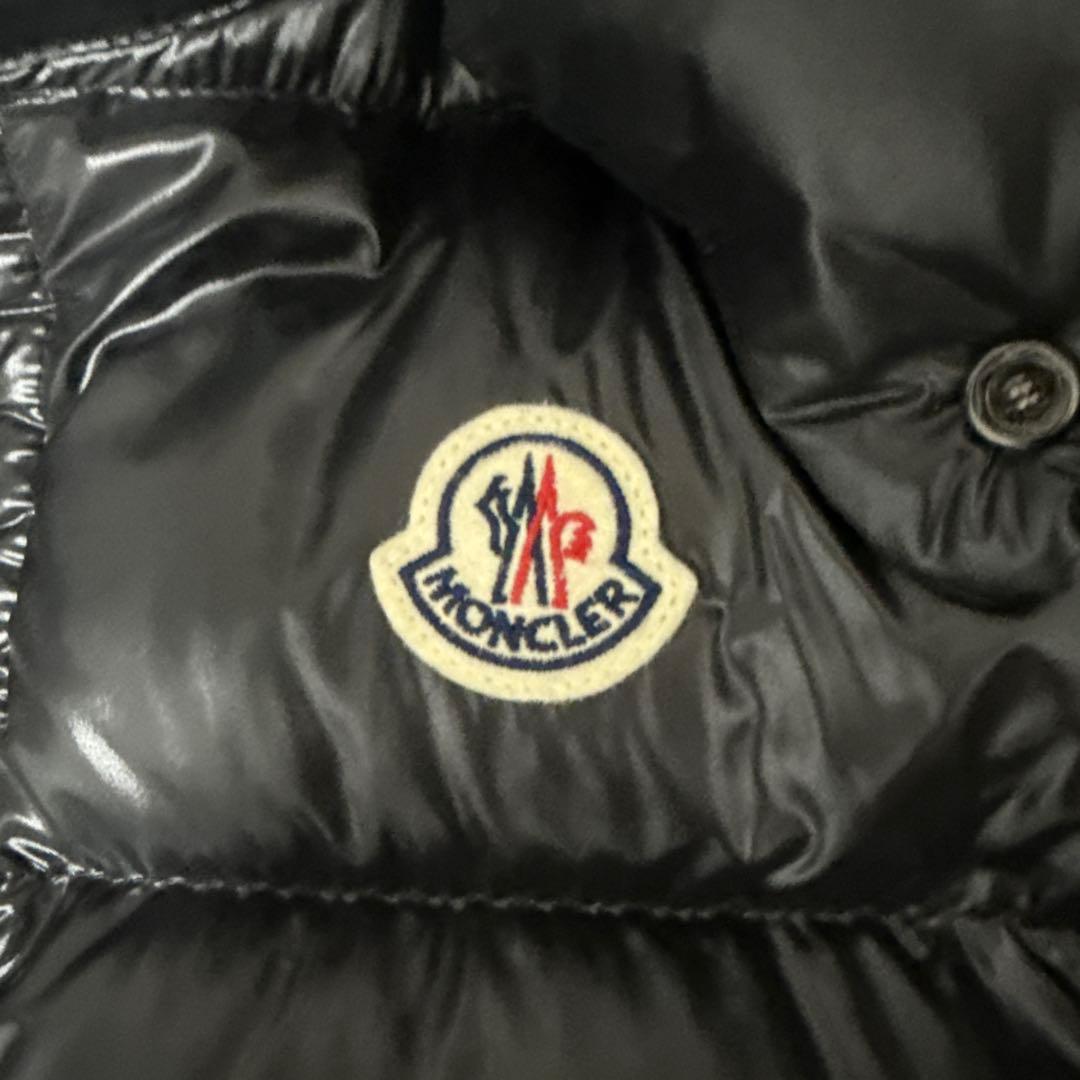 MONCLER ブラック ダウンベスト